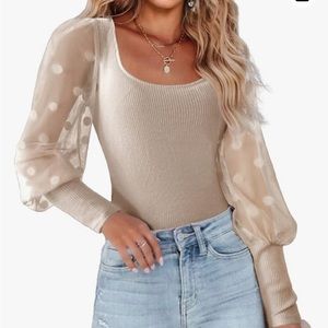 NWT* Women’s Beige crewneck top